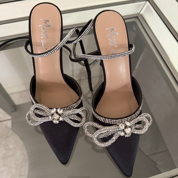 Shoes - Picture 1 of 4